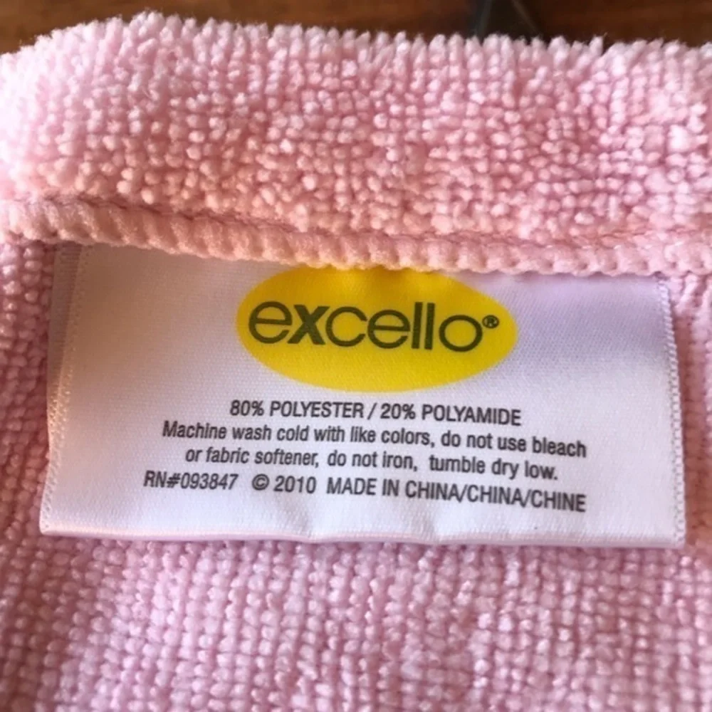 Excello Pink Dog Towel with Bone Applique and 2 Bone Dry Pink Wash/drying Mitts